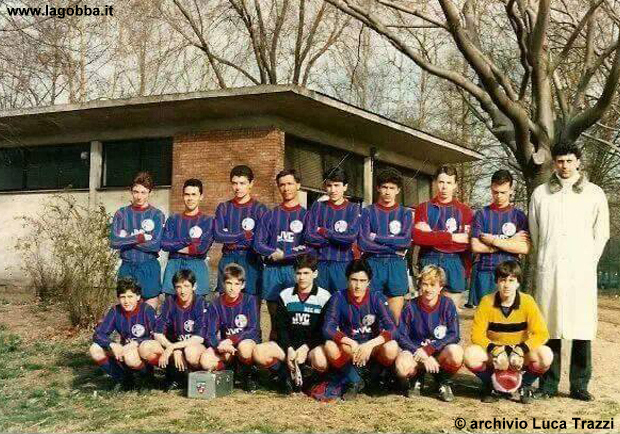 Stagione 1986/1987 Uri, categoria Giovanissimi Regionali.. Io sono in piedi il 3 da sinistra.. da notare gli spogliatoi sullo sfondo