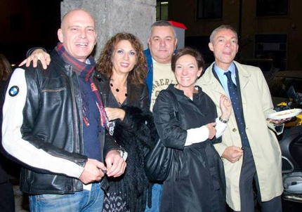Marco, Wilma, Umberto, Cinzia e Giordano durante l'Happy hour per il 50° di apertura del bar Bellini.